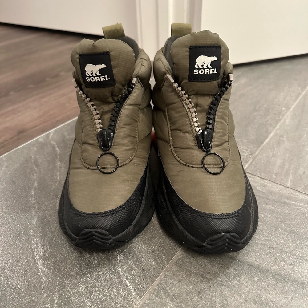 Sorel winter puffy shoes